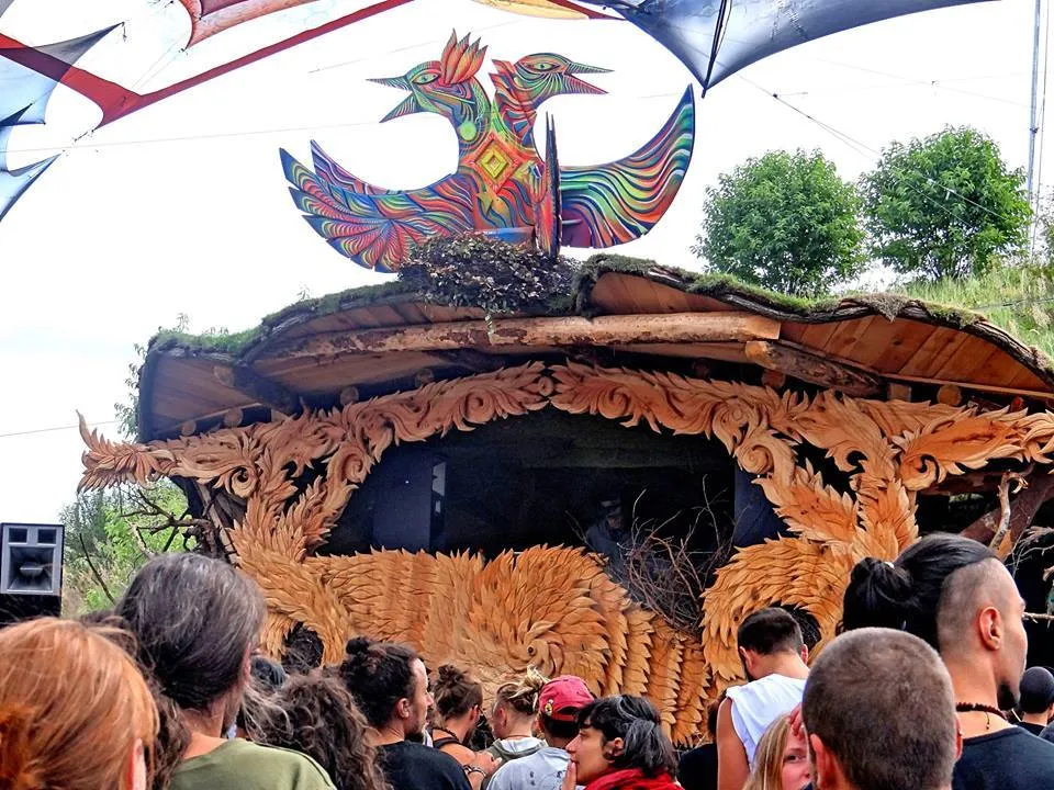 sculptural_birds_for_main_stage_in_freqs_of_nature_germany_2015_2_resized